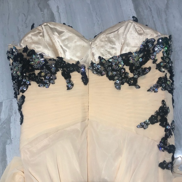 Peach colour prom/formal dress - Picture 4 of 5